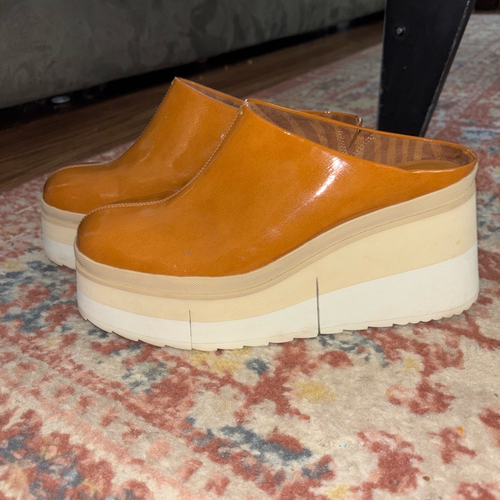 Women's Tan Platform Mules